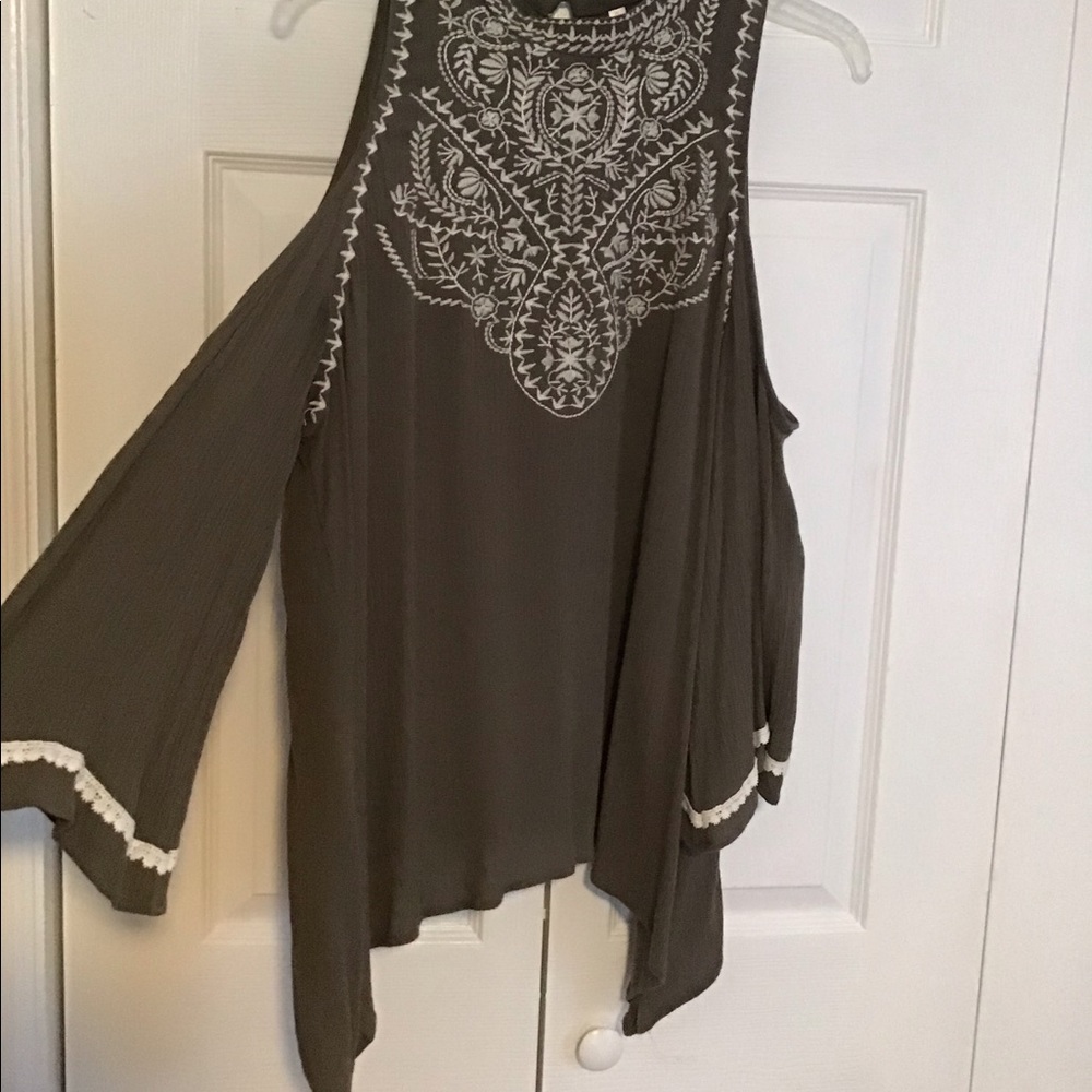 Cold Shoulder Top - Picture 3 of 3